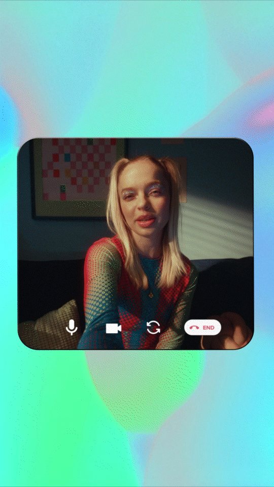 Girl on Tinder Photo Verification feature